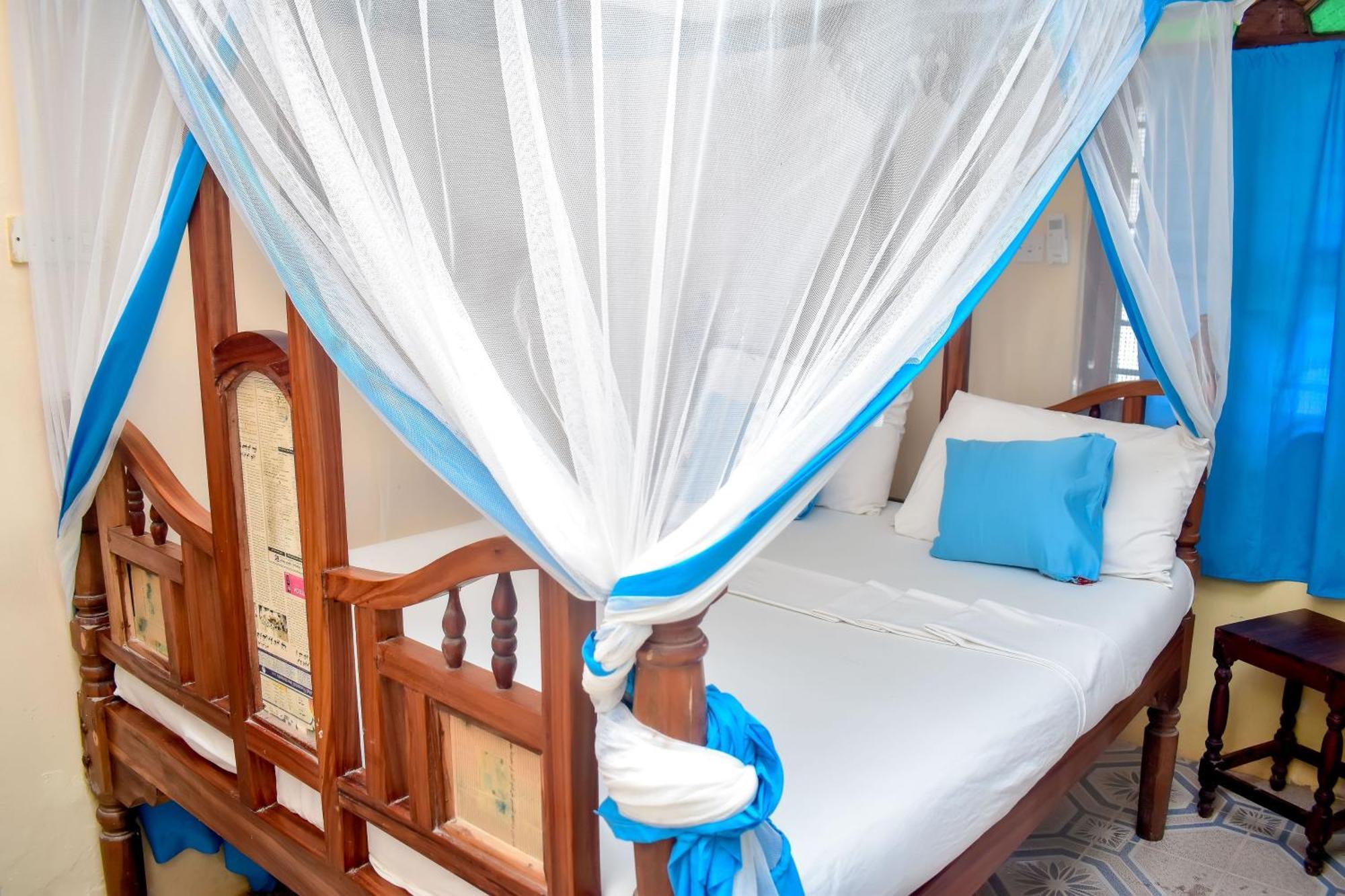 Lodge Blue Earth